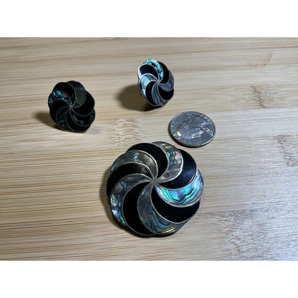 Mexico Abalone & Onyx Brooch/Pendant W/ Matching Earrings, Signed - Picture 5 of 5